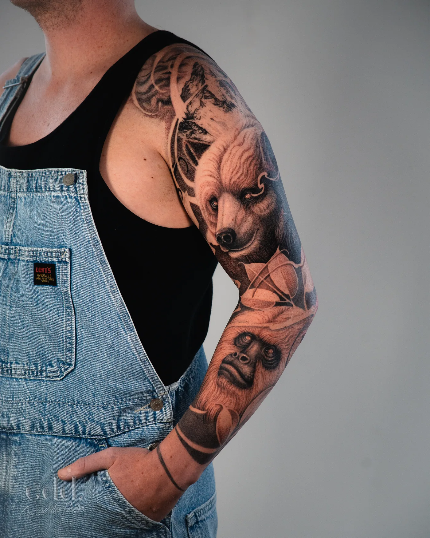 Bear sleeve · tatouage par Comme des Dessins, tatoueur à Montréal · cddtattoo.com · Instagram @comme.des.dessins