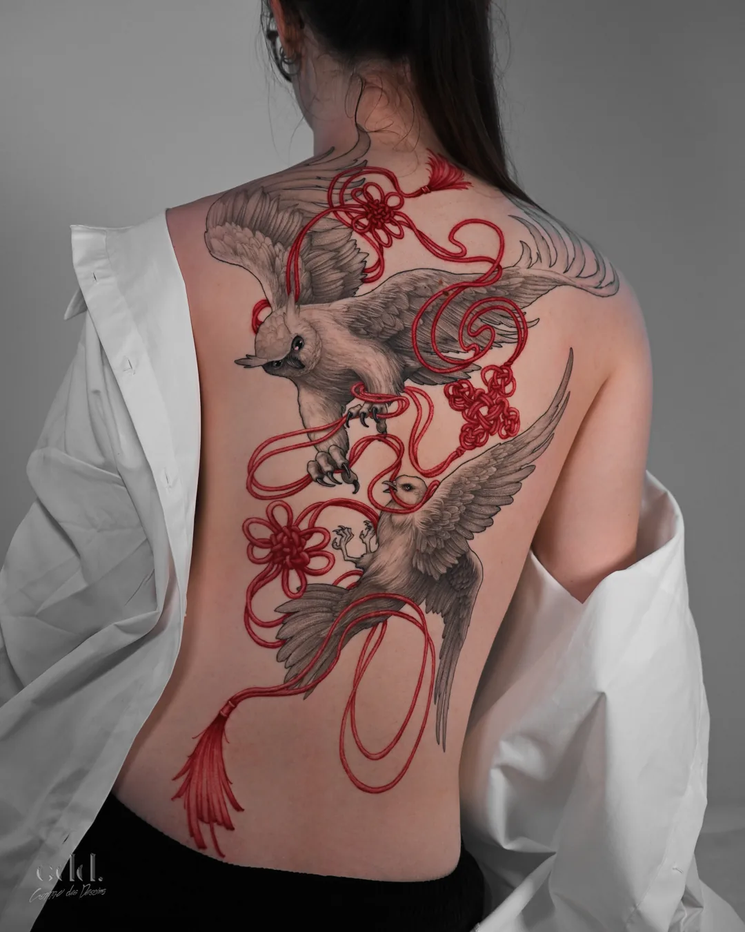 Red thread birds, full back · tatouage par Comme des Dessins, tatoueur à Montréal · cddtattoo.com · Instagram @comme.des.dessins