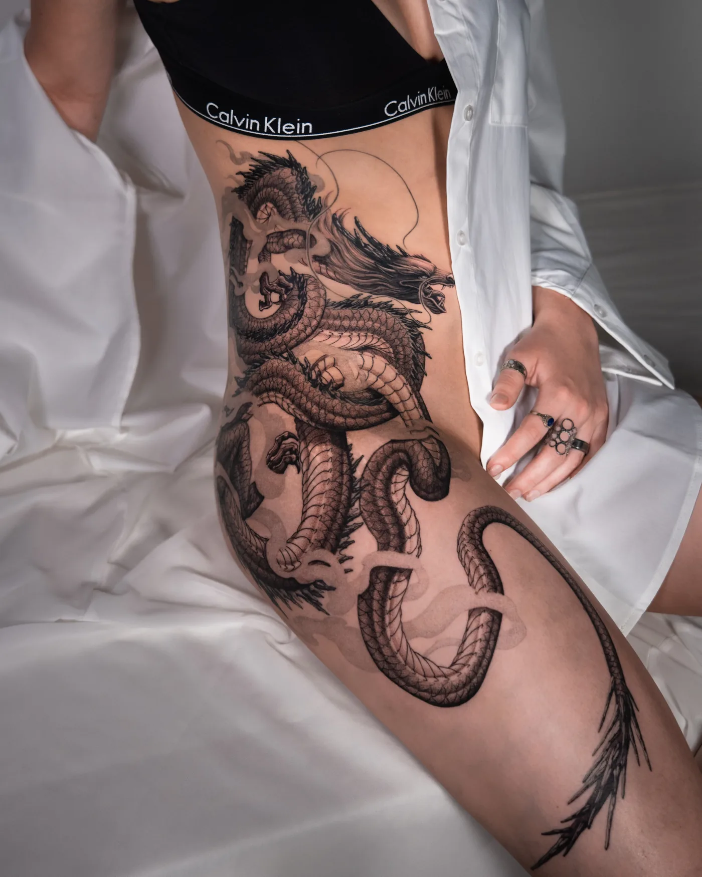 Snake, hip · tatouage par Comme des Dessins, tatoueur à Montréal · cddtattoo.com · Instagram @comme.des.dessins