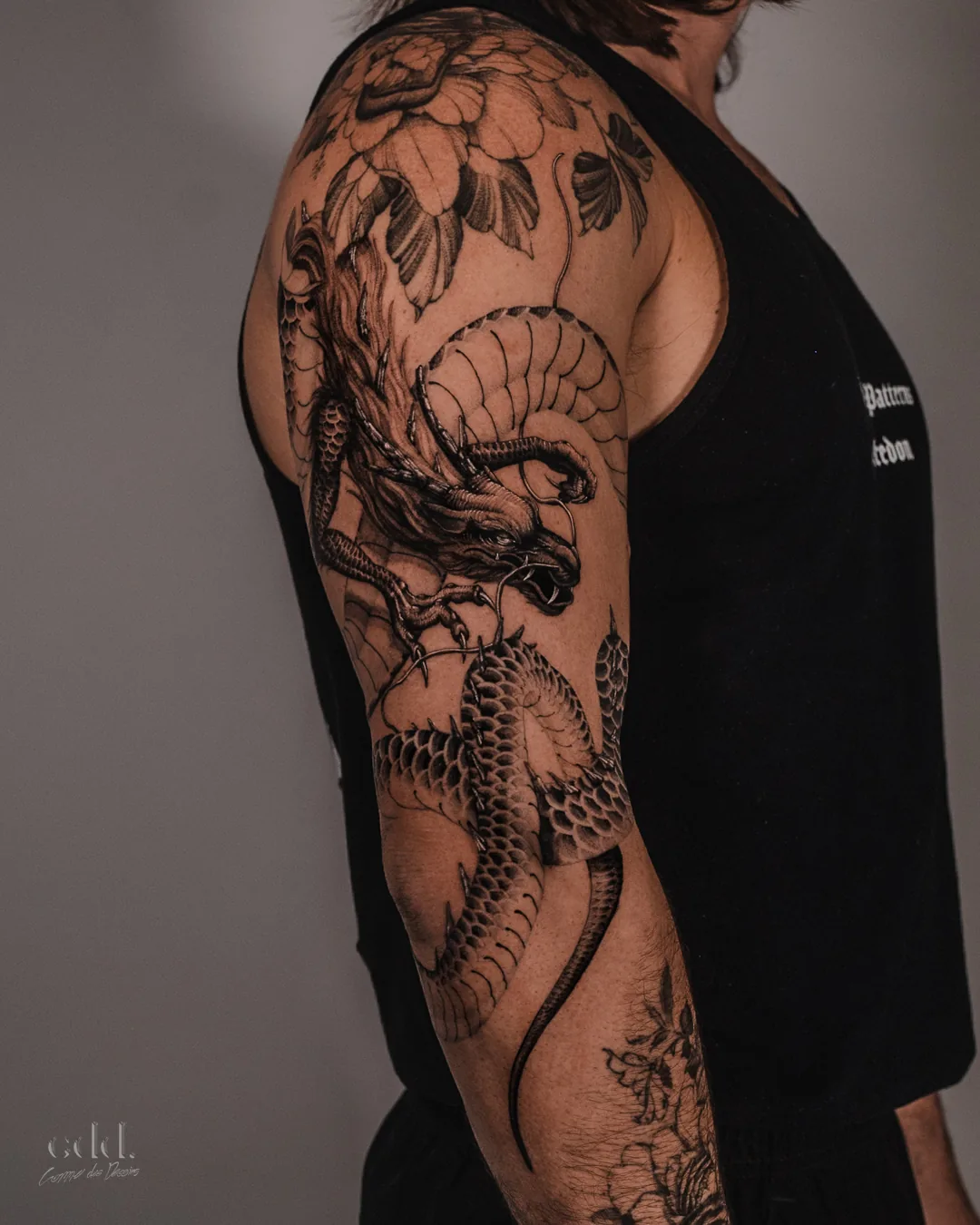 Snake and florals, sleeve · tatouage par Comme des Dessins, tatoueur à Montréal · cddtattoo.com · Instagram @comme.des.dessins