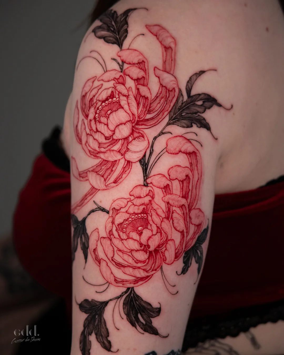 Red peonies · tatouage par Comme des Dessins, tatoueur à Montréal · cddtattoo.com · Instagram @comme.des.dessins
